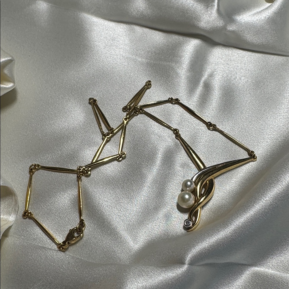 Elegant Gold and Silver Necklace with Pearl Accents - Picture 7 of 9